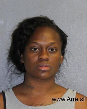 Latoya  Robinson Mugshot