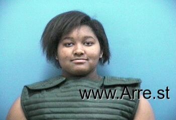 Nia Marvyona Sholtz Mugshot