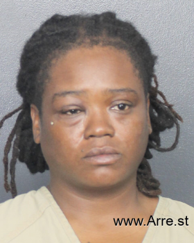 Raven Darivia Wallace Mugshot