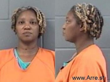 Shanelle Annette Strong Mugshot