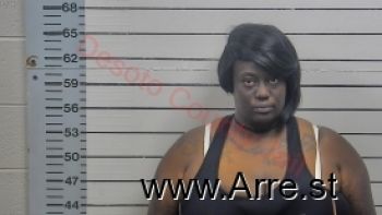 Lakenda Renee Moore Mugshot