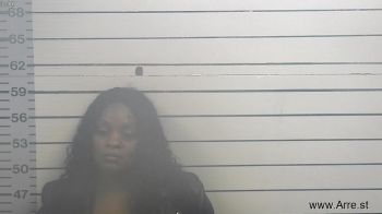 Tammy Lashay Clifton Mugshot