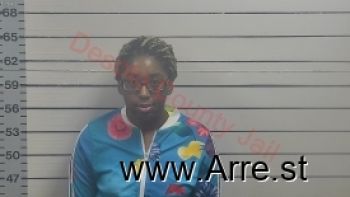 Tyenisha Lashun Parker Mugshot