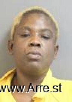 Fabrique Lahara Tucker Deameary Mugshot