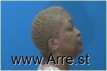 Trezestyvett Anqunnette Foster Mugshot