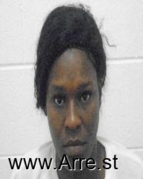 Tiara Seymone Jennings Mugshot